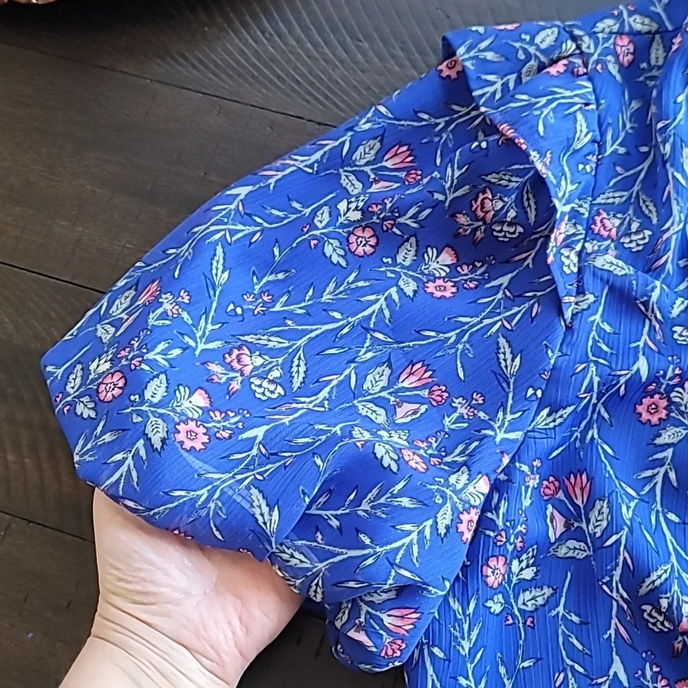 NWT LOFT Floral Ruffle Neck Puff Sleeve Top Cottagecore Blue, size M - Picture 7 of 10